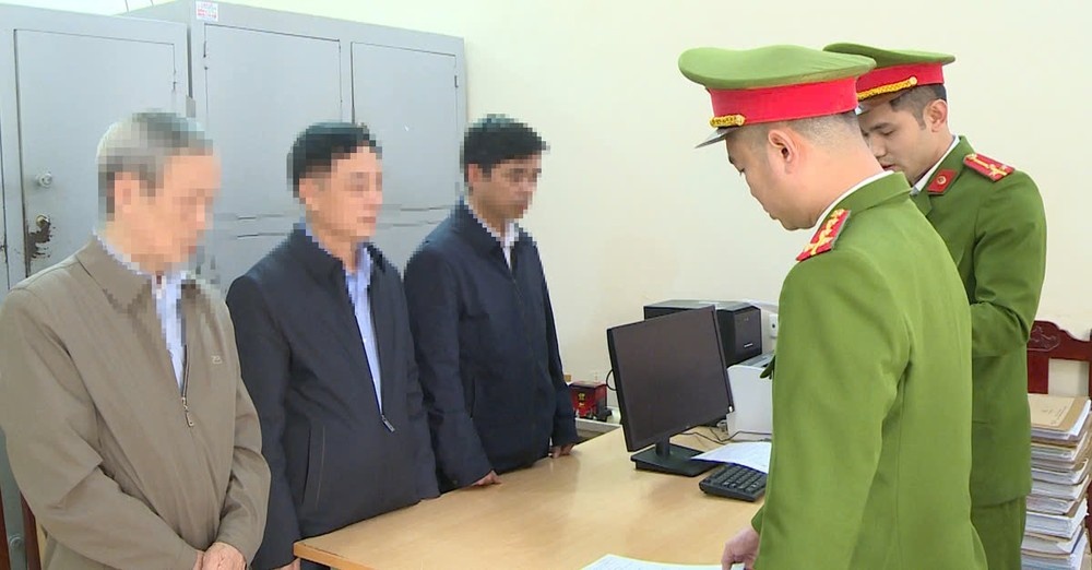 Bat tam giam cuu Chu tich va cuu Pho chu tich UBND huyen Tho Xuan hinh anh