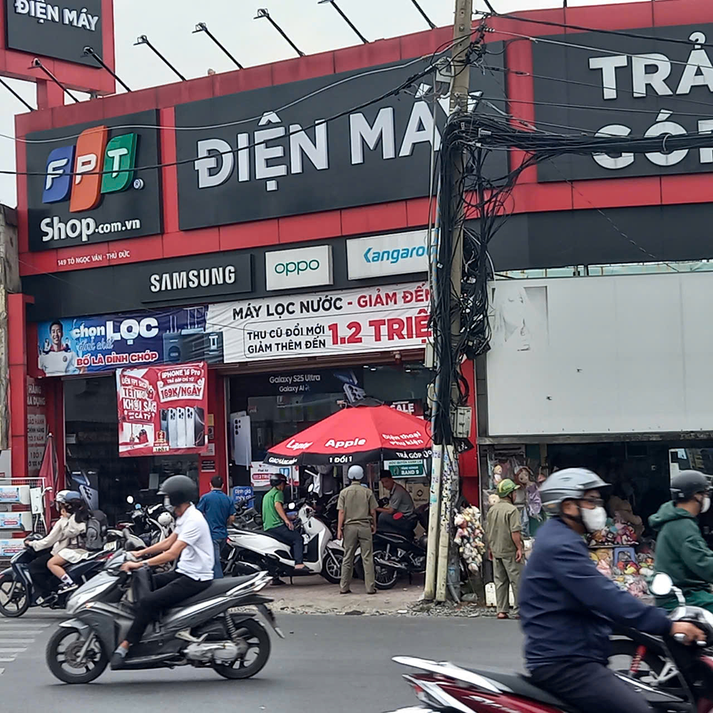 cướp cửa hàng ảnh 1 cuop cua hang anh 1