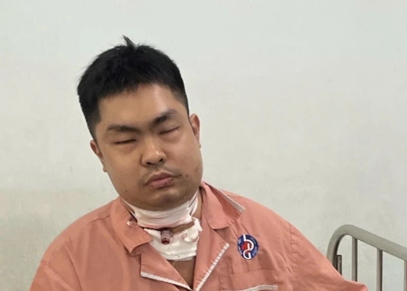 Vu 2 me con tu vong: Nghi do mau thuan tinh cam voi 'ban trai' hinh anh