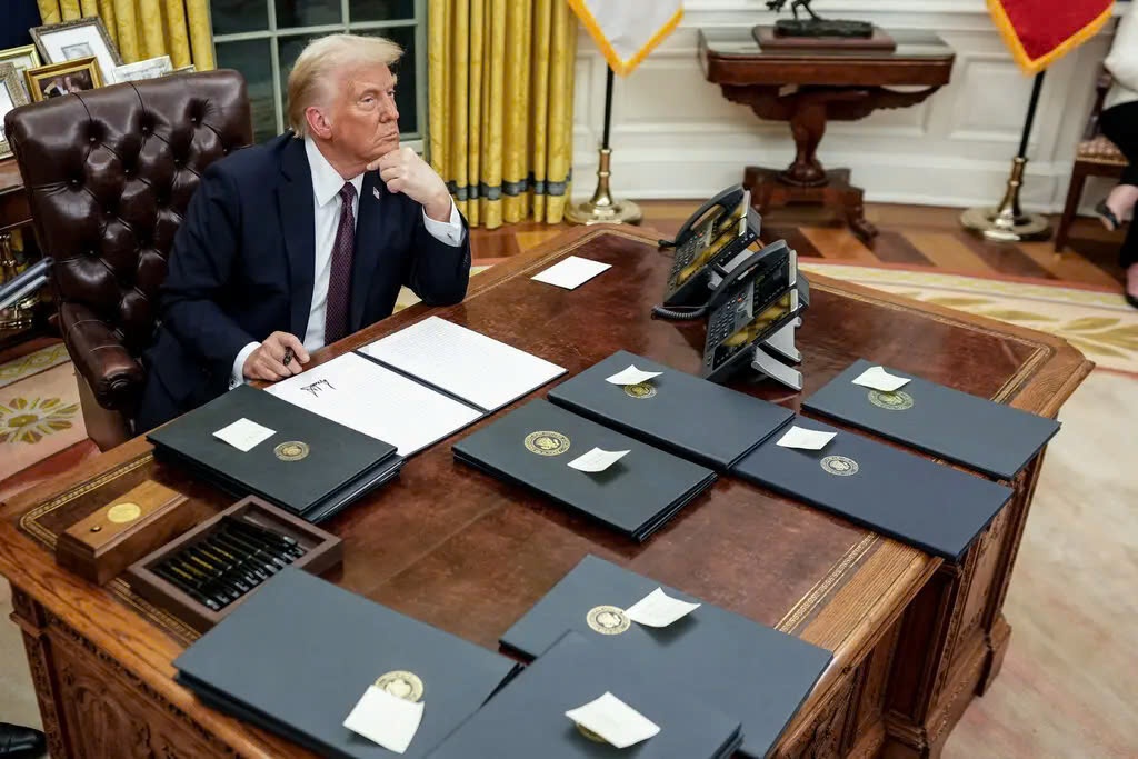 Tong thong Trump da ky nhung sac lenh nao? hinh anh