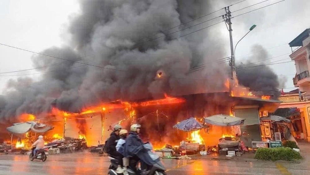 Cho o Tuyen Quang chay lon hinh anh