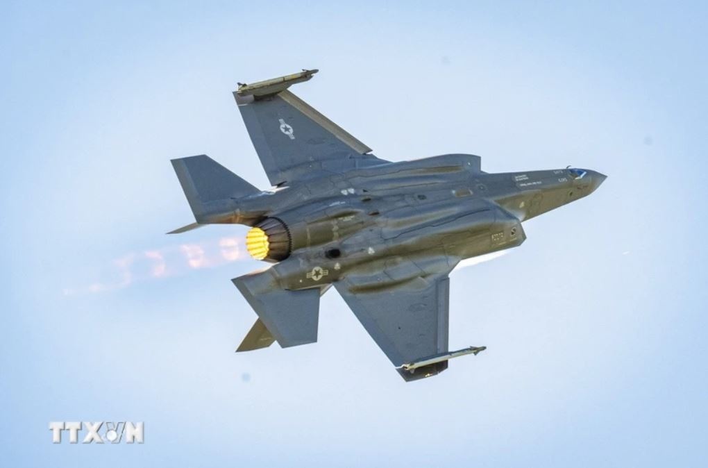 Lockheed Martin F-35 My anh 1