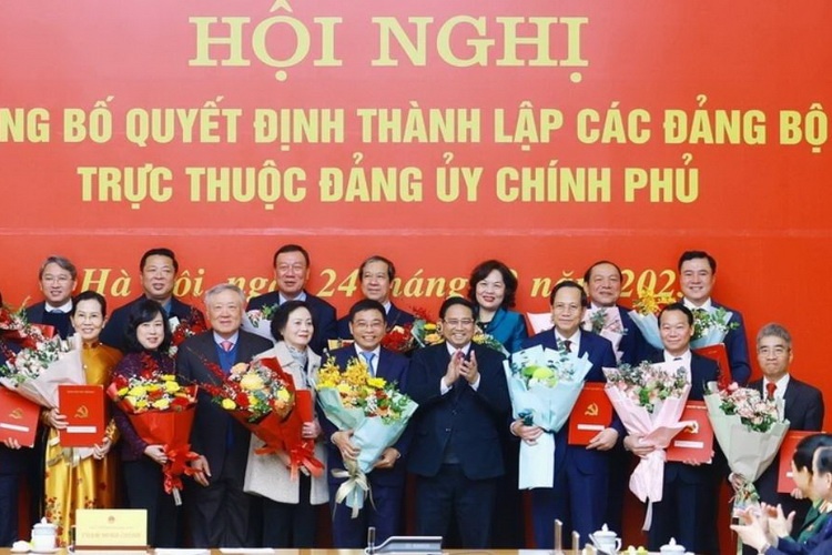 Thu tuong trao quyet dinh thanh lap 15 dang bo Dang uy Chinh phu hinh anh