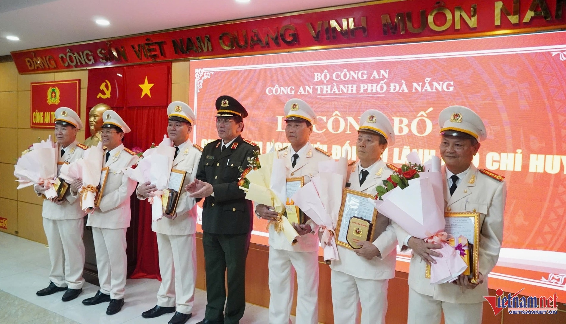 15 lanh dao cap phong Cong an TP Da Nang xin nghi truoc tuoi hinh anh