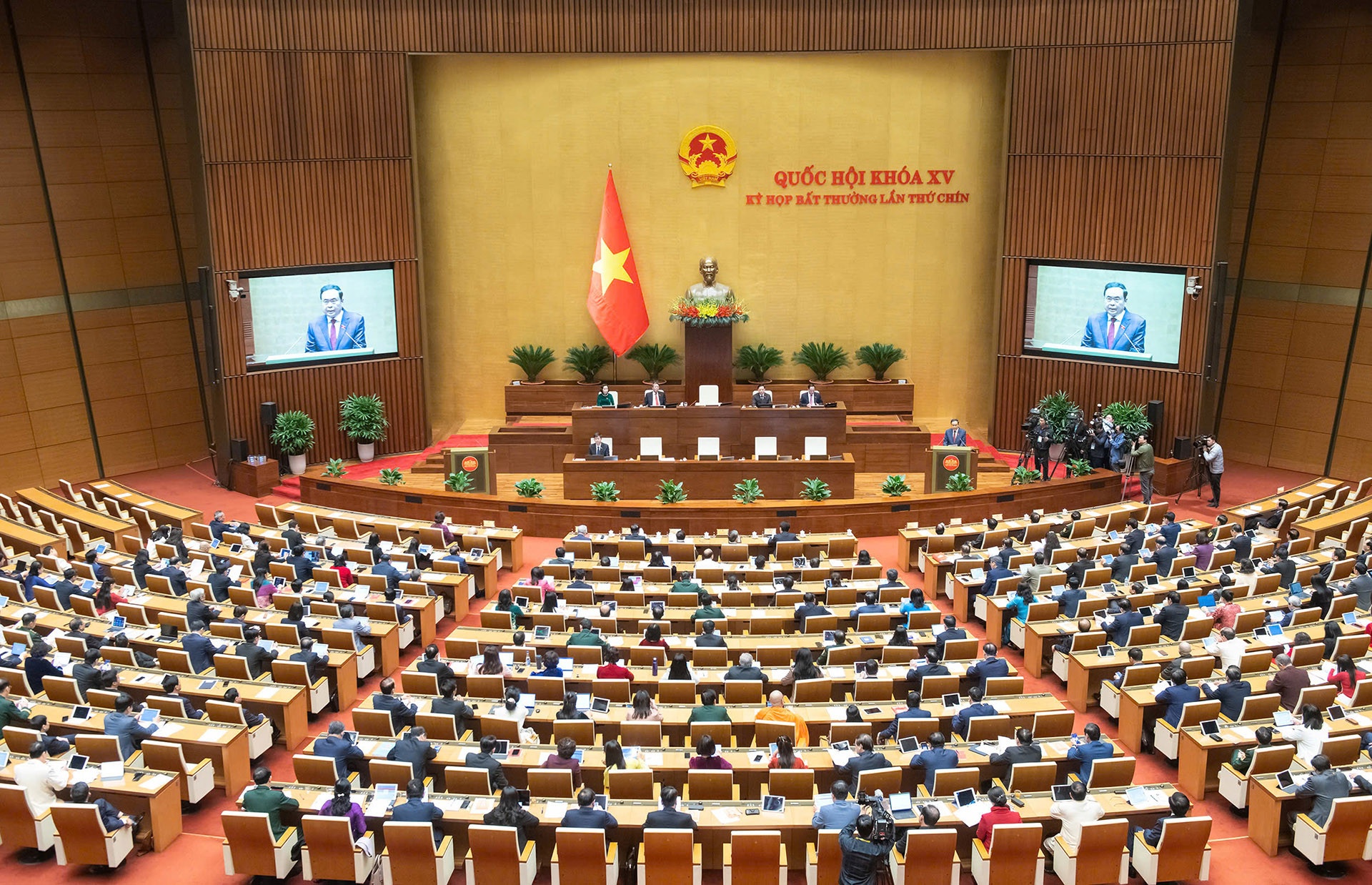 Quoc hoi xem xet cong tac nhan su, quyet dinh so thanh vien Chinh phu hinh anh