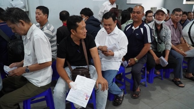 TP.HCM tam dung cap doi, cap lai giay phep lai xe tu 19/2 hinh anh