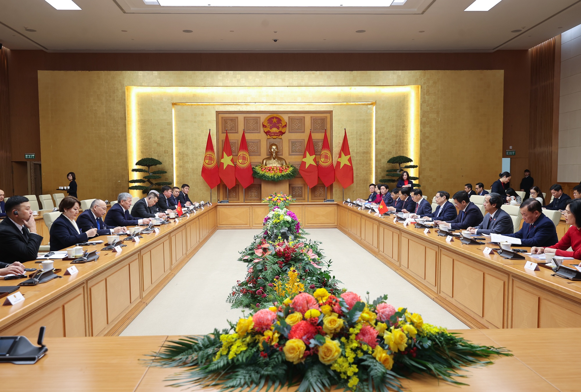 Pham Minh Chinh Adylbek Kasimalyev anh 6