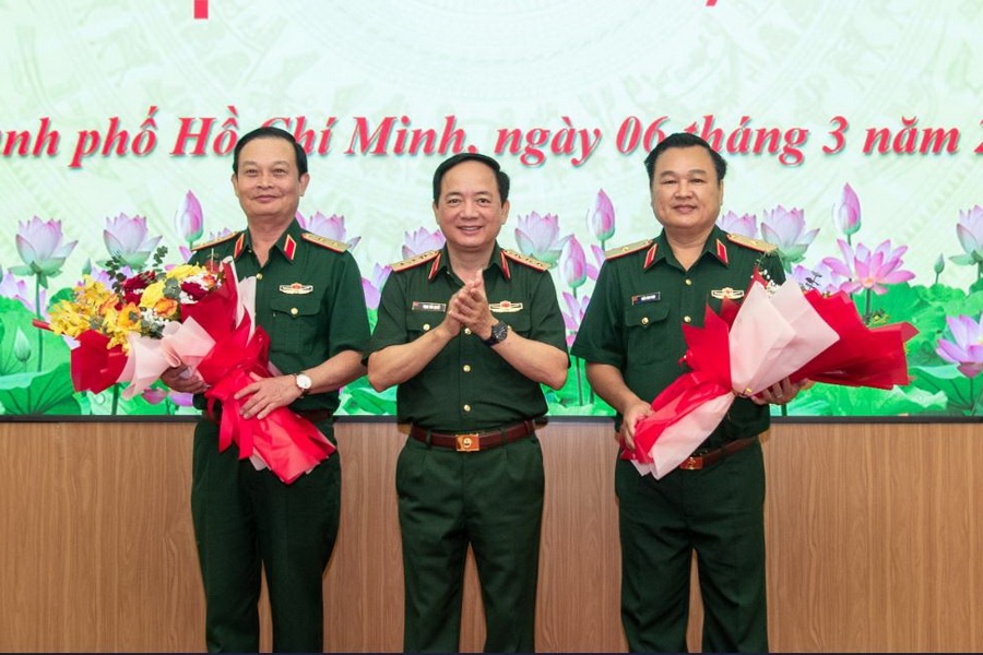 Ban giao chuc vu Bi thu Dang uy, Chinh uy Quan khu 7 hinh anh