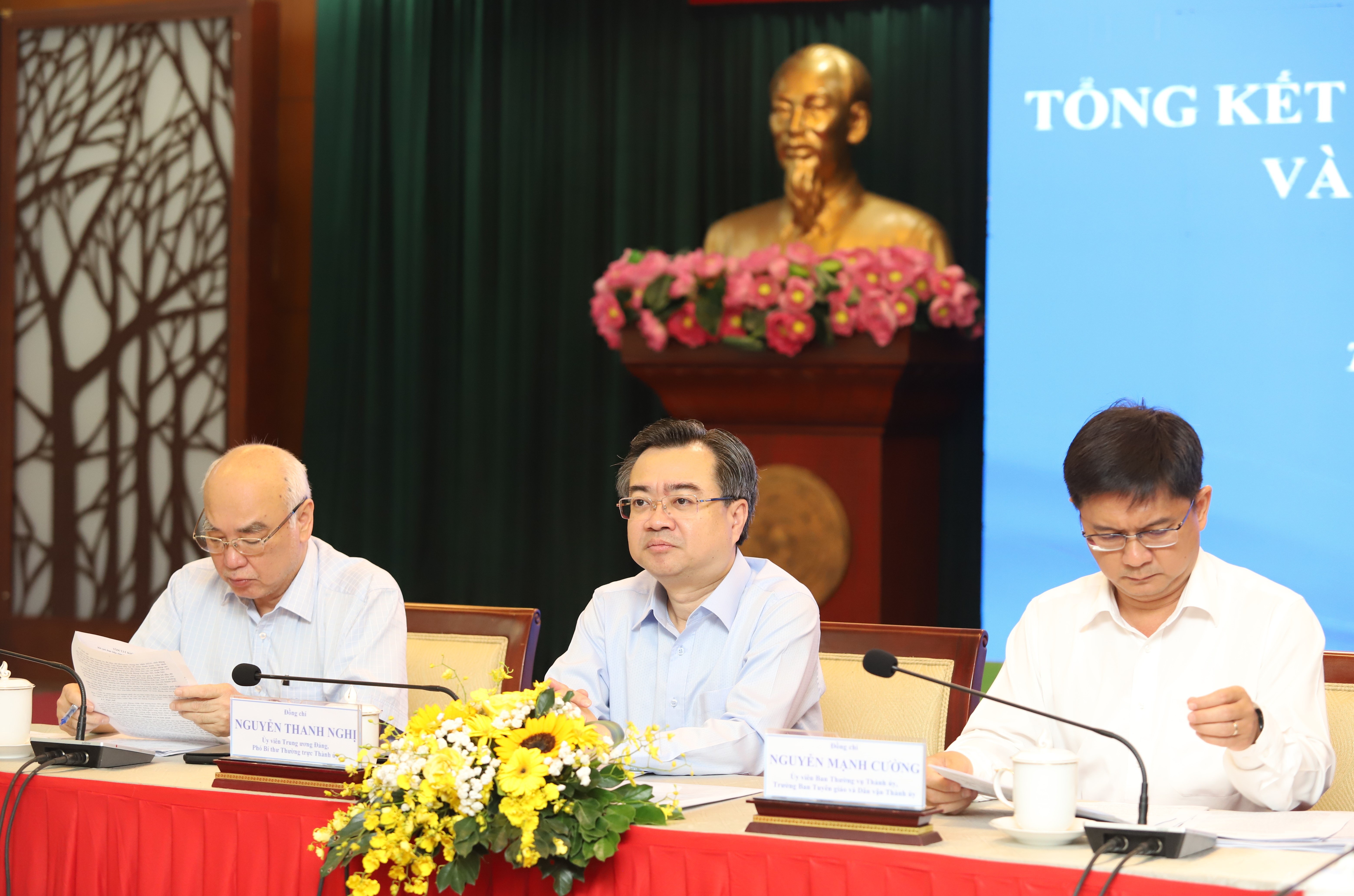 TP.HCM tam dung tuyen dung cong chuc va bo nhiem hinh anh