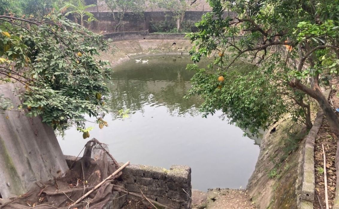 Hai chau be trong mot gia dinh o Bac Giang tu vong tai ao ca hinh anh