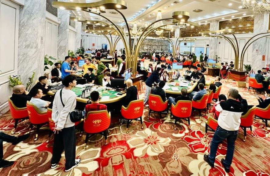 Hai doi tuong Trung Quoc cam dau song bac 720 ty dong trong khach san hinh anh