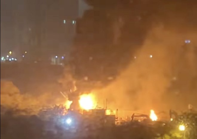 Chay lon kem theo tieng no vang troi luc rang sang o Ha Noi hinh anh