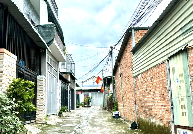 De nghi cong an vao cuoc vu gan 50 can lien ke o Binh Duong hinh anh