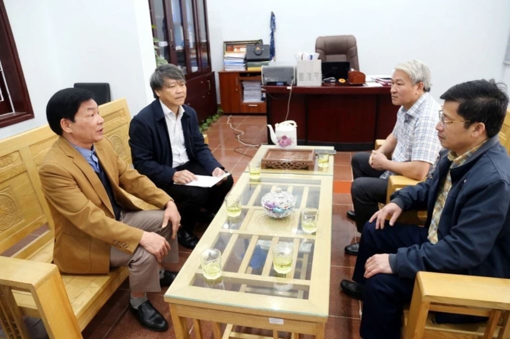 Thong bao cua Bo Chinh tri ve mo rong huong chinh sach nghi truoc tuoi hinh anh