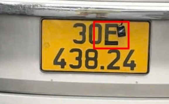 Lien tiep phat hien tai xe che bien so de 'ne' phat nguoi o Ha Noi hinh anh