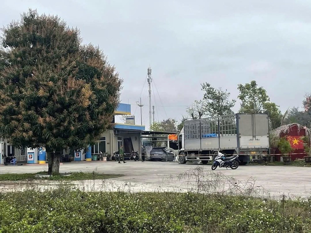 Dot quy trong xe tai anh 1