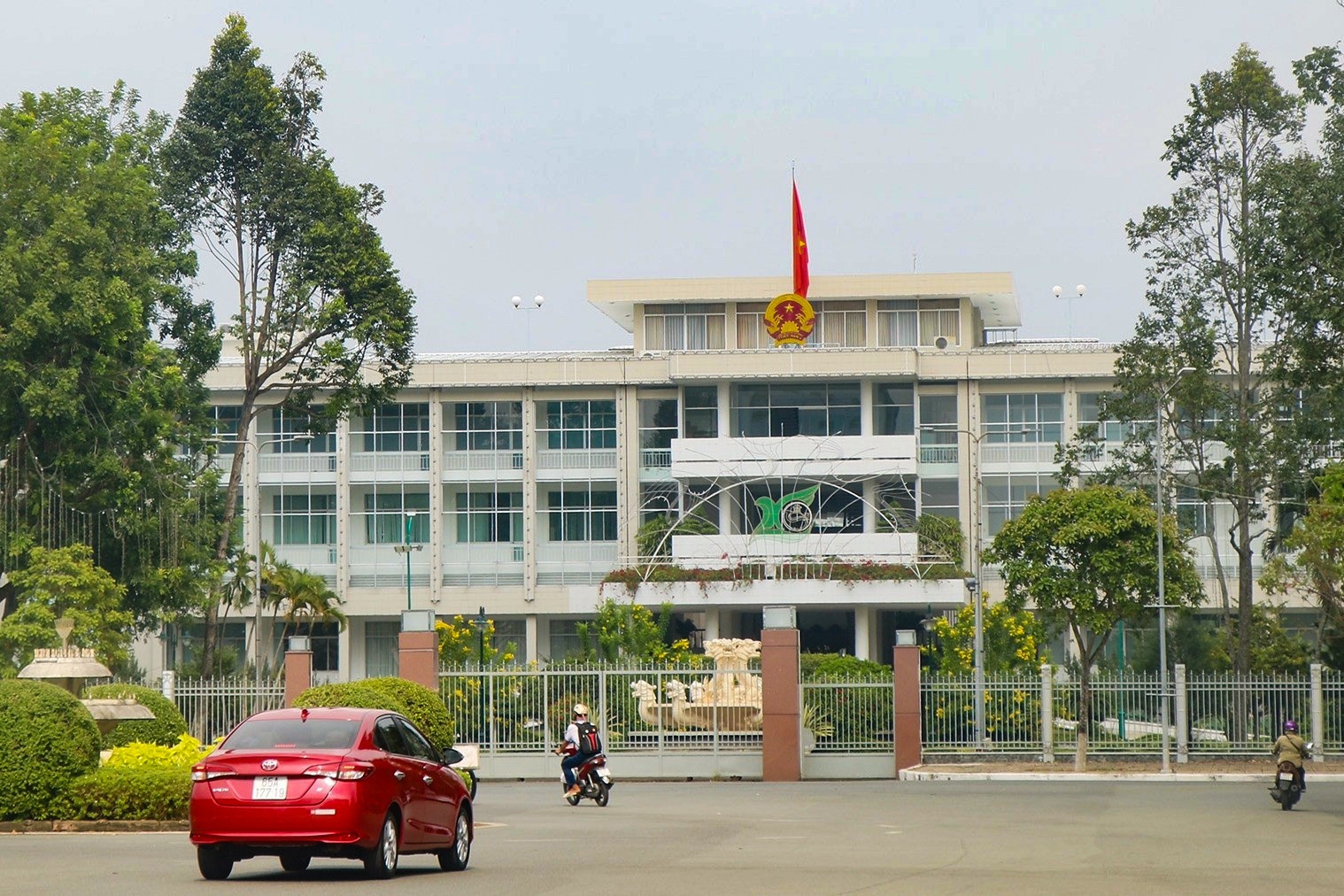 Can Tho neu ly do gan 1.200 can bo, cong chuc, vien chuc nghi viec hinh anh