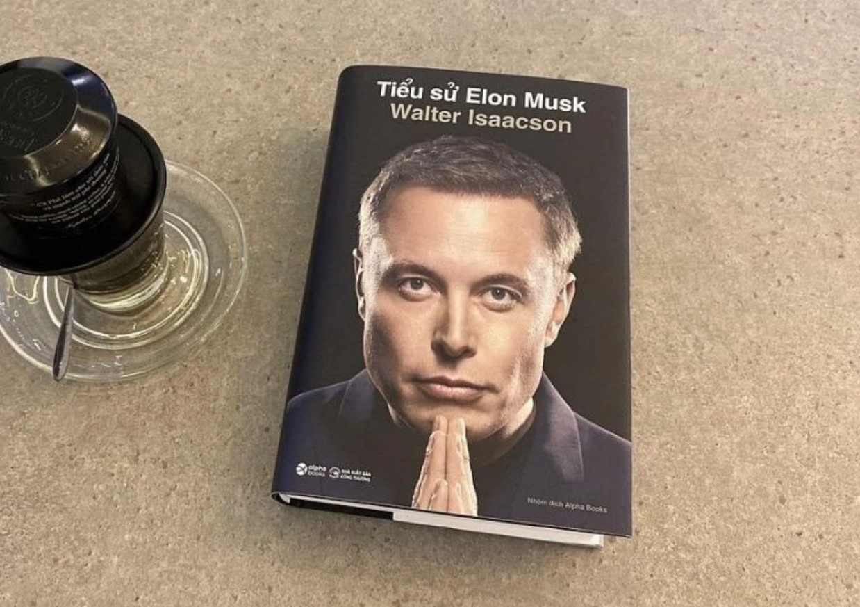 3 bai hoc toi rut ra duoc tu 'Tieu su Elon Musk' hinh anh