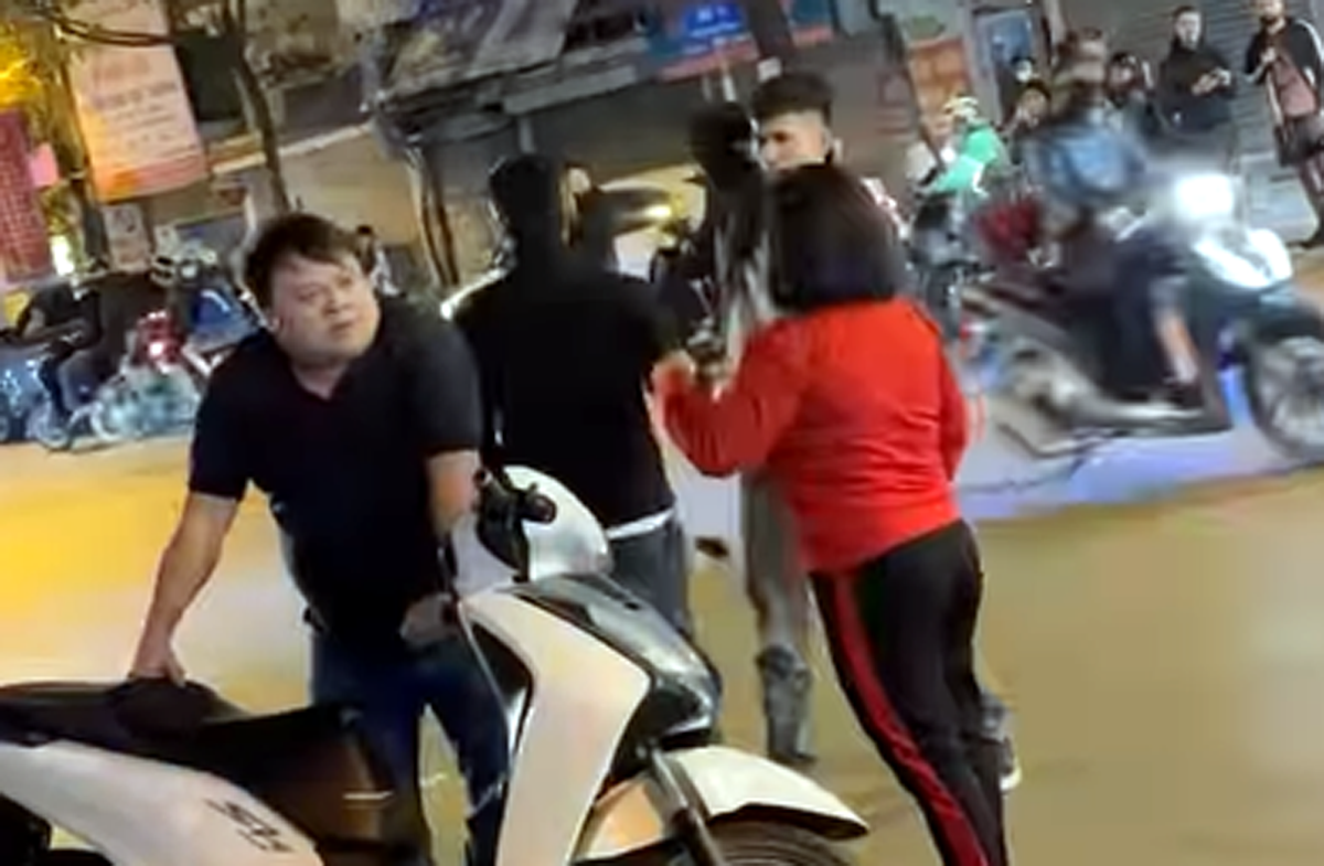 Hanh hung nguoi dan ong anh 1