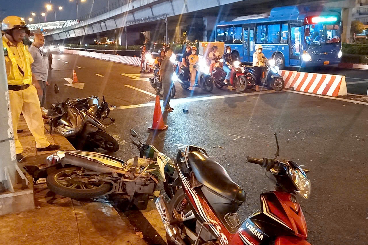 Nu tai xe Mercedes TP.HCM anh 1