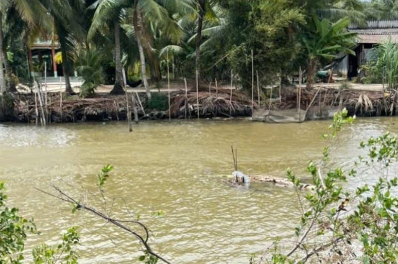 Nhay song chay tron, thanh nien 19 tuoi tu vong hinh anh
