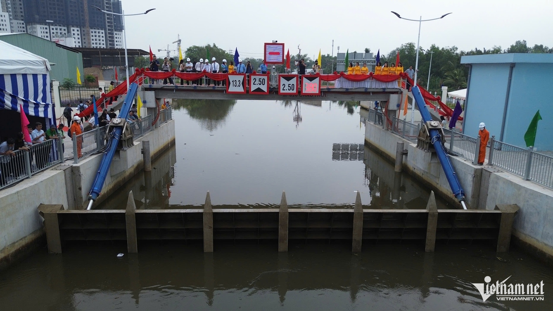 Cong chong ngap TP.HCM anh 1