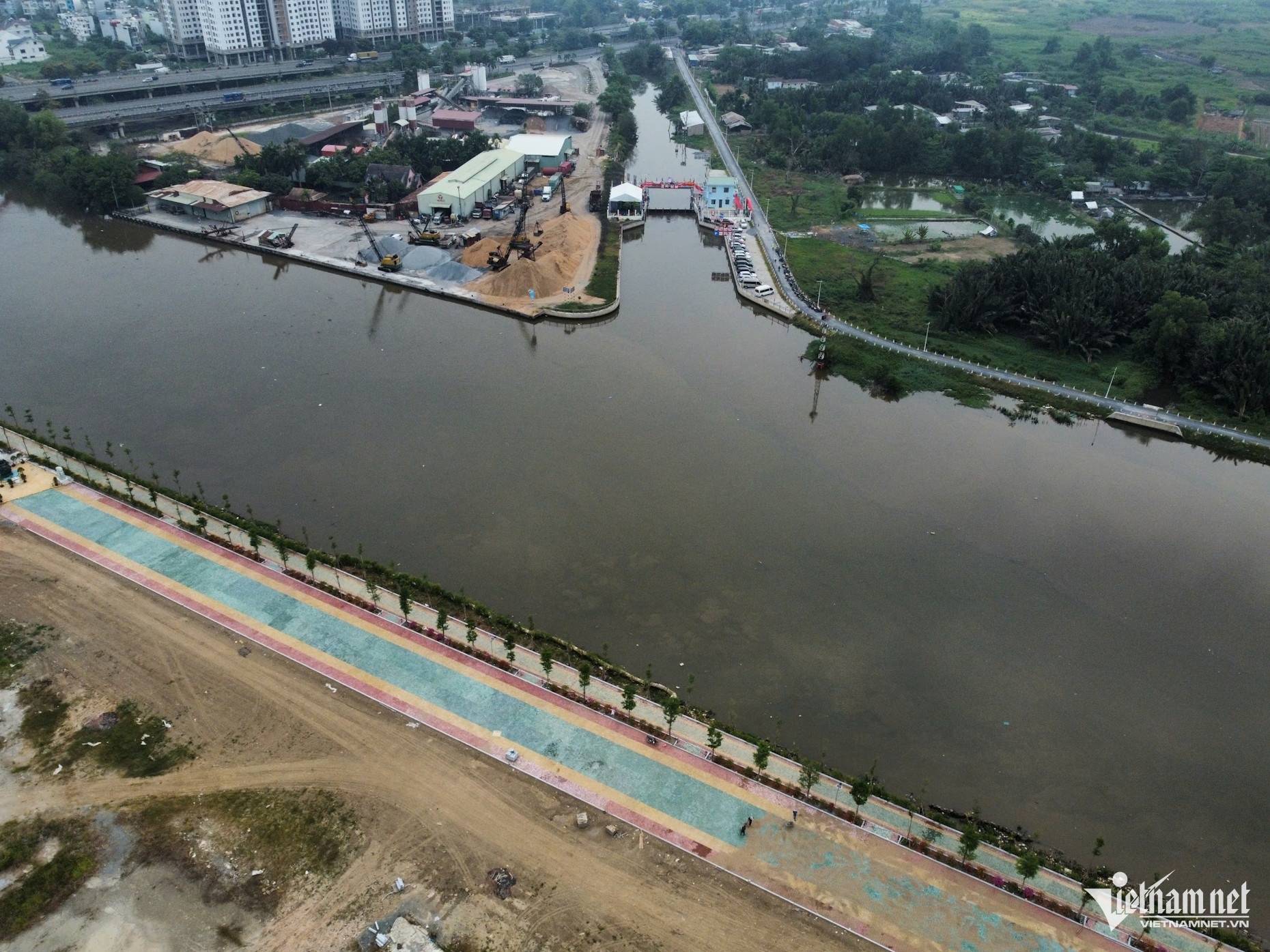 Cong chong ngap TP.HCM anh 2