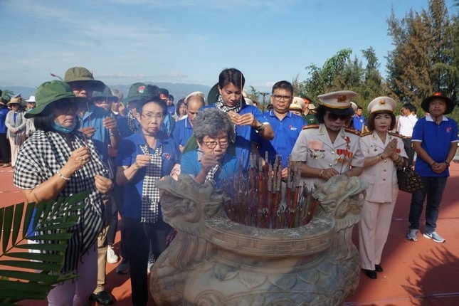 Khuc trang ca bat tu hinh anh