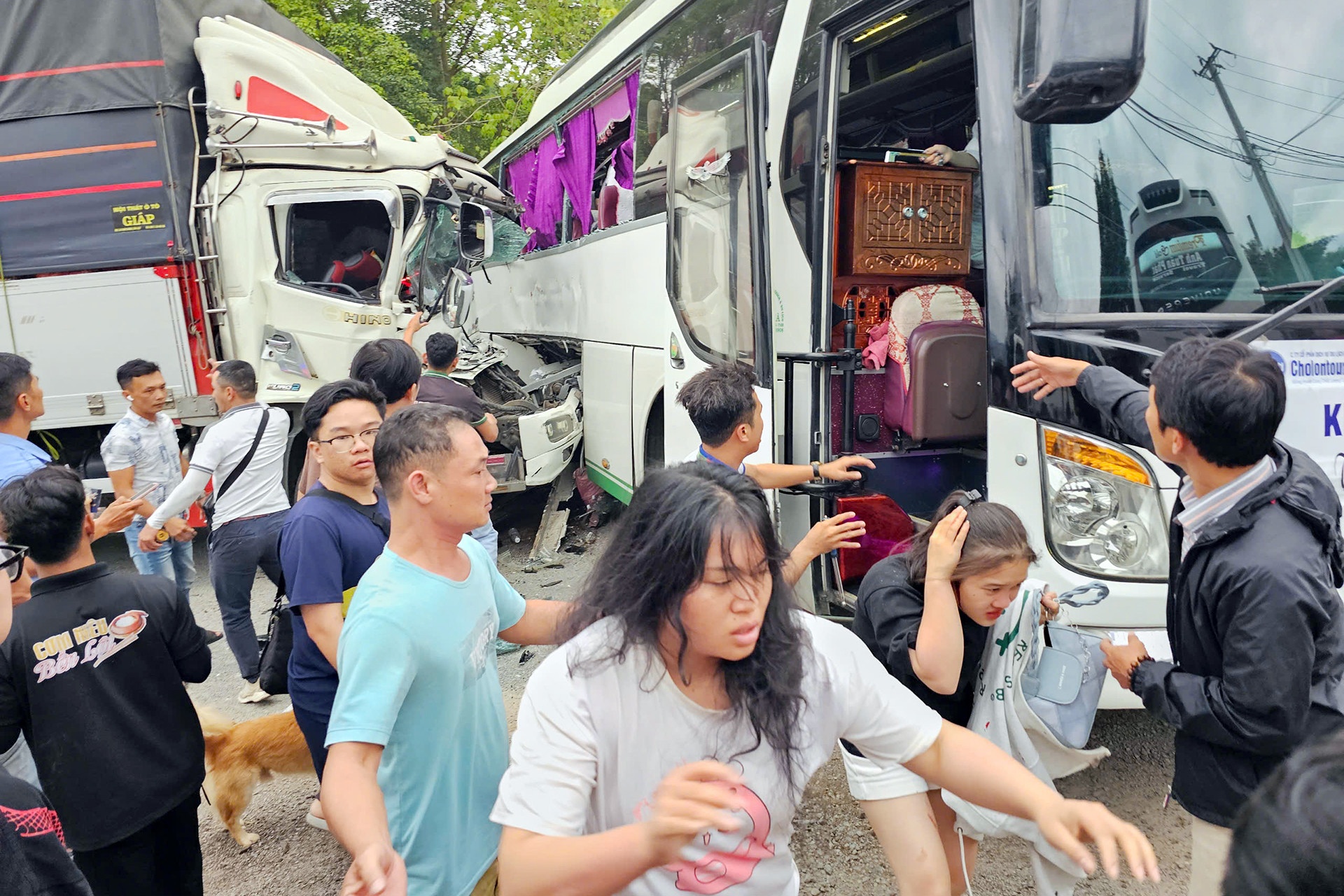 Va cham xe Khanh Hoa anh 1