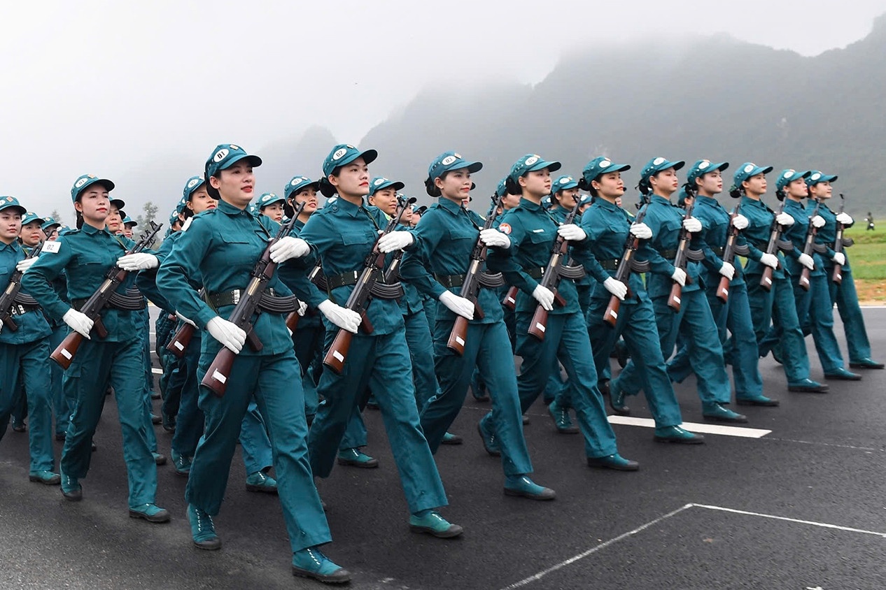 Thuong vu Quan uy TW cho y kien ve de an to chuc quan su dia phuong hinh anh