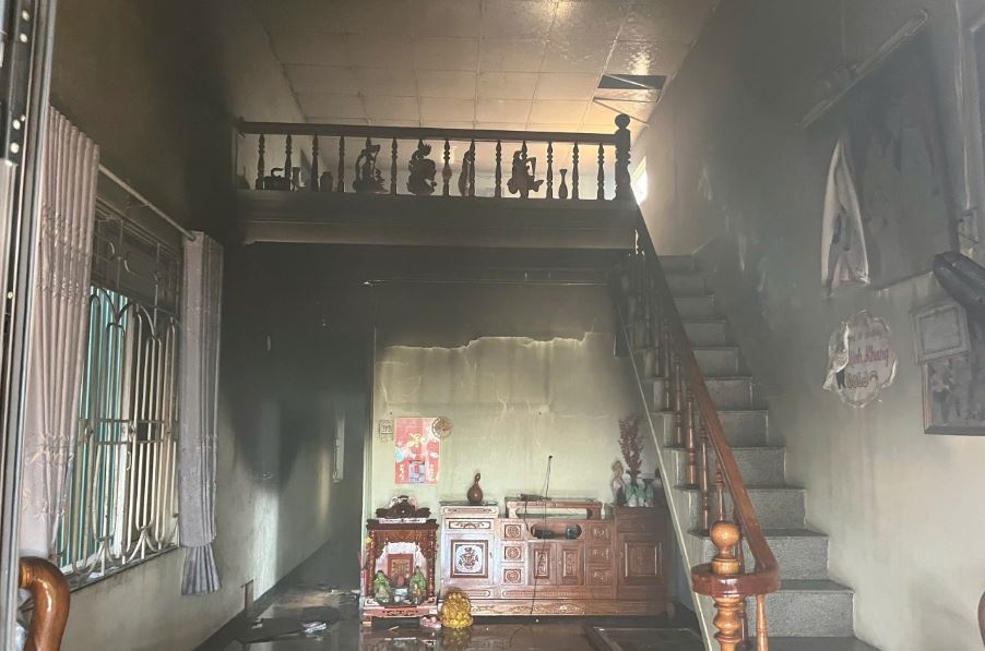 Con trai phong hoa, dot nha cha ruot hinh anh