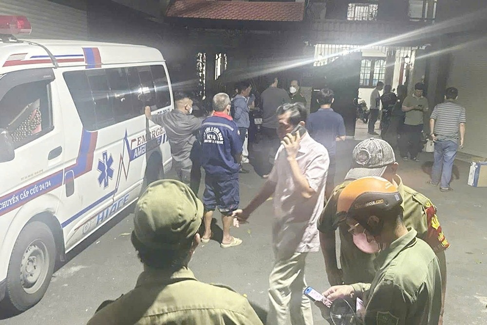 Chu nha ta hoa phat hien nguoi la tu vong trong bep hinh anh