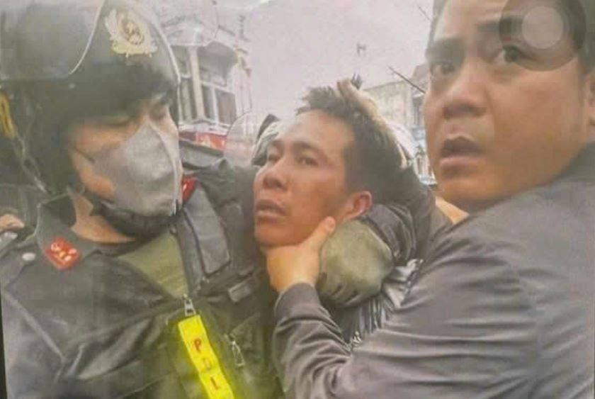 Bat giu doi tuong dung dao uy hiep, loi be gai len mai nha o Bac Ninh hinh anh