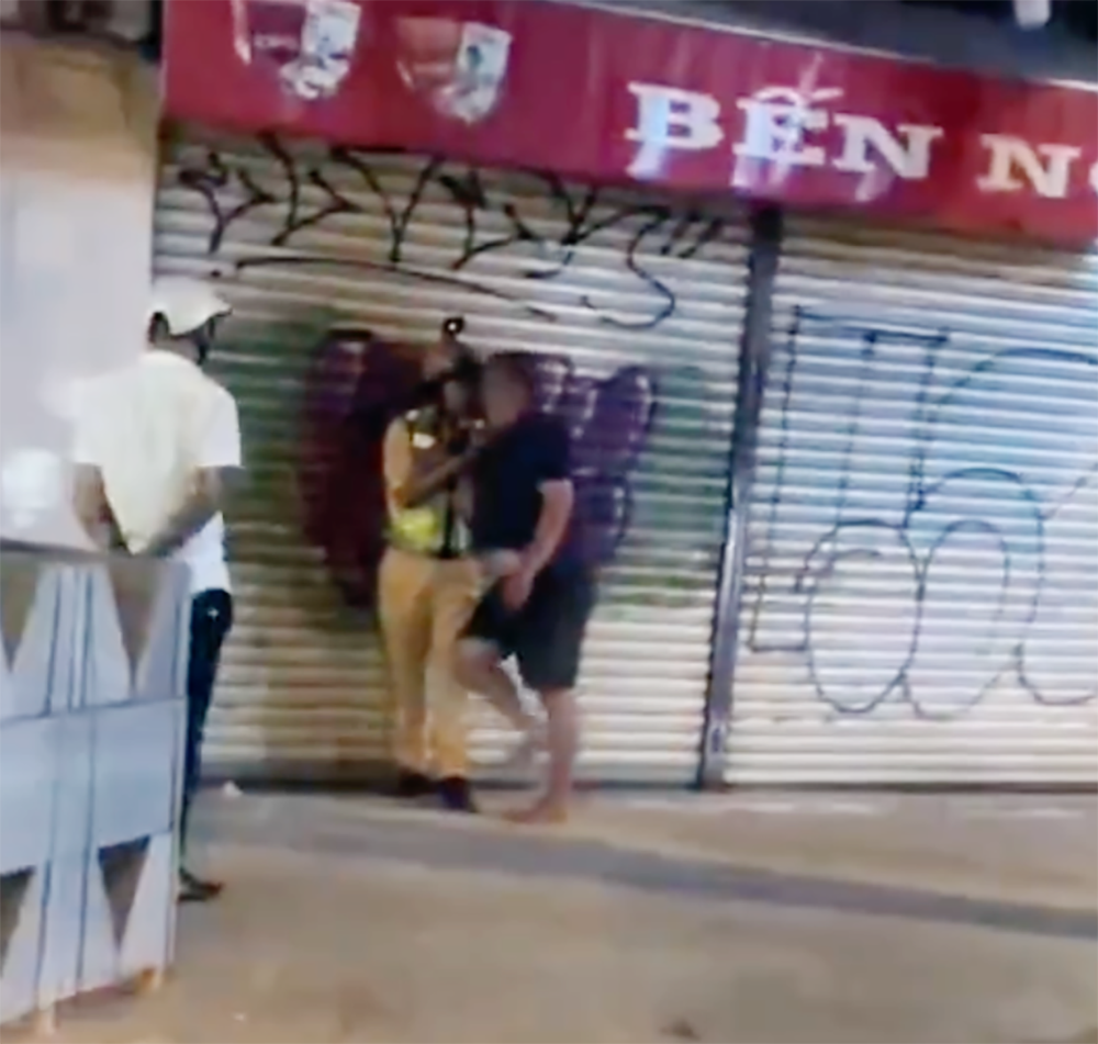 CSGT quat nguoi TP.HCM anh 2