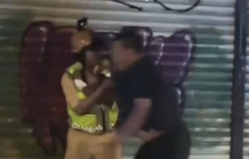 Su that clip CSGT TP.HCM truy duoi, quat nga nguoi giua pho hinh anh