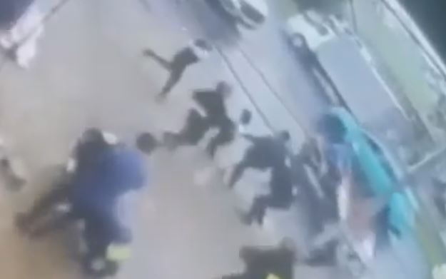 Khoanh khac cong an giai cuu be gai o Bac Ninh hinh anh