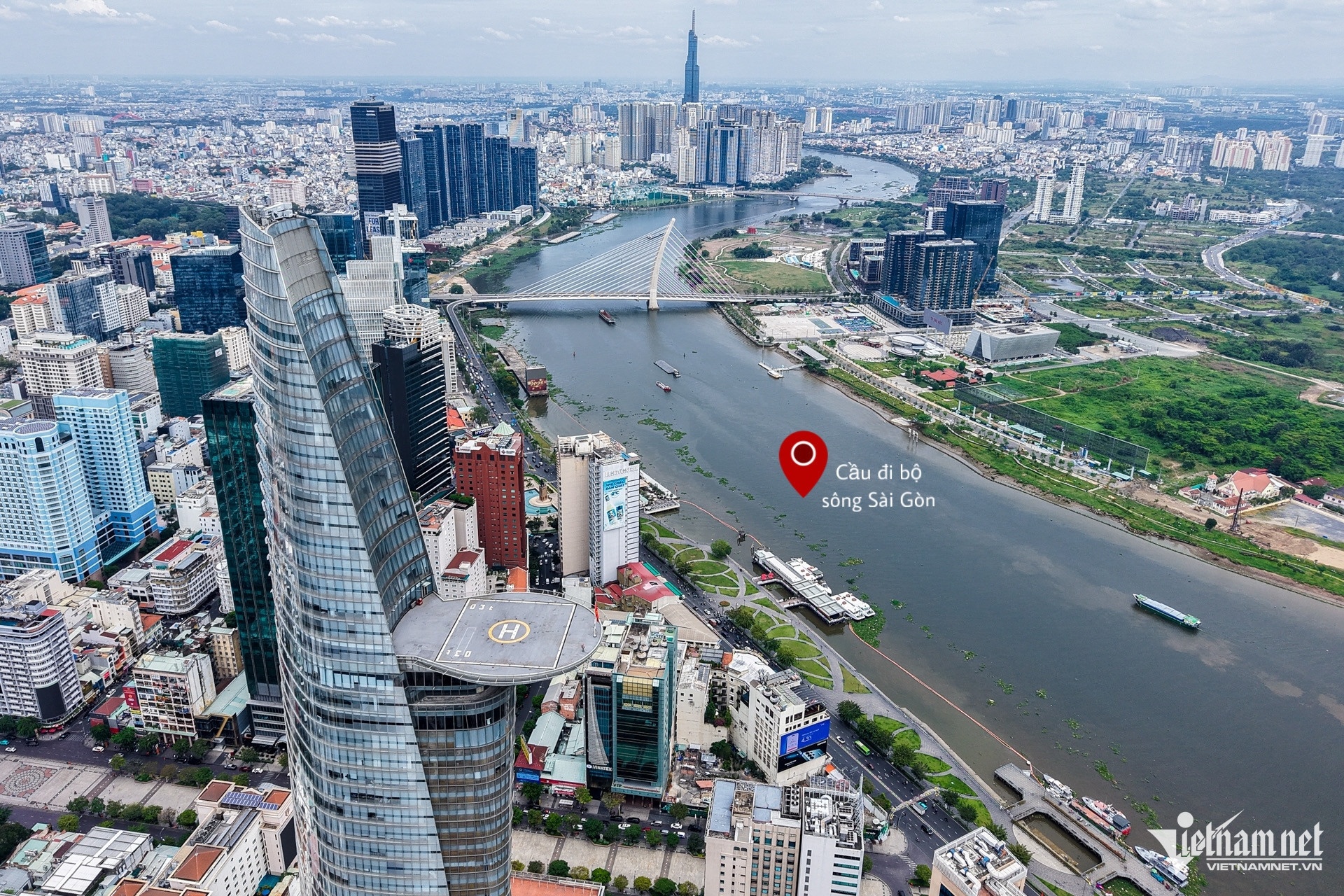 Cau di bo TP.HCM anh 1