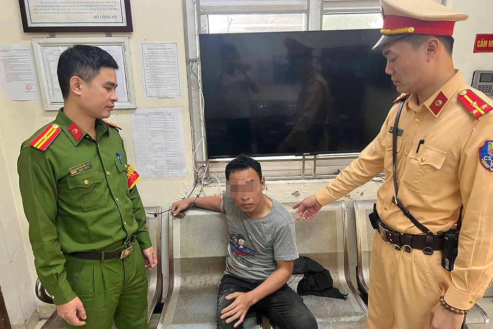 CSGT khong che doi tuong nghi 'ngao da' hanh hung nguoi di duong hinh anh