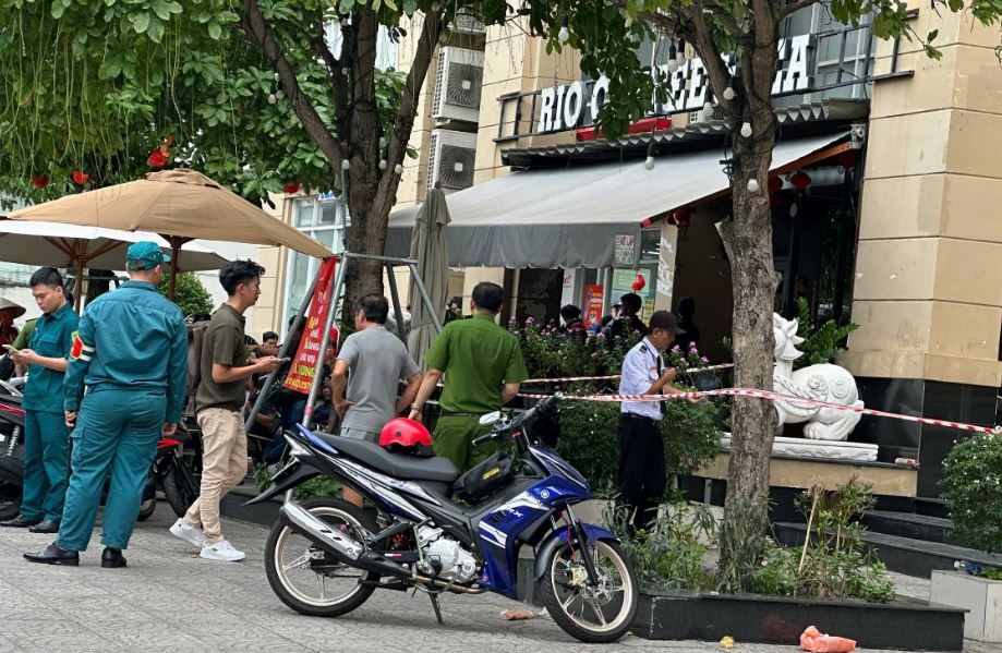 Phat hien be trai tu vong, nghi do roi tu lau chung cu o TP.HCM hinh anh