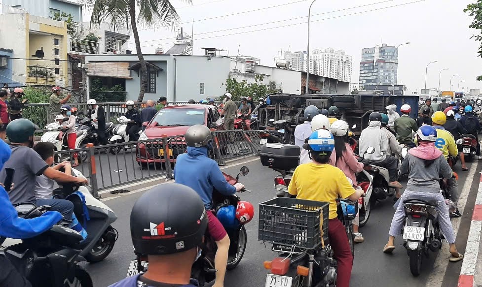 Cau chu Y TP.HCM anh 1