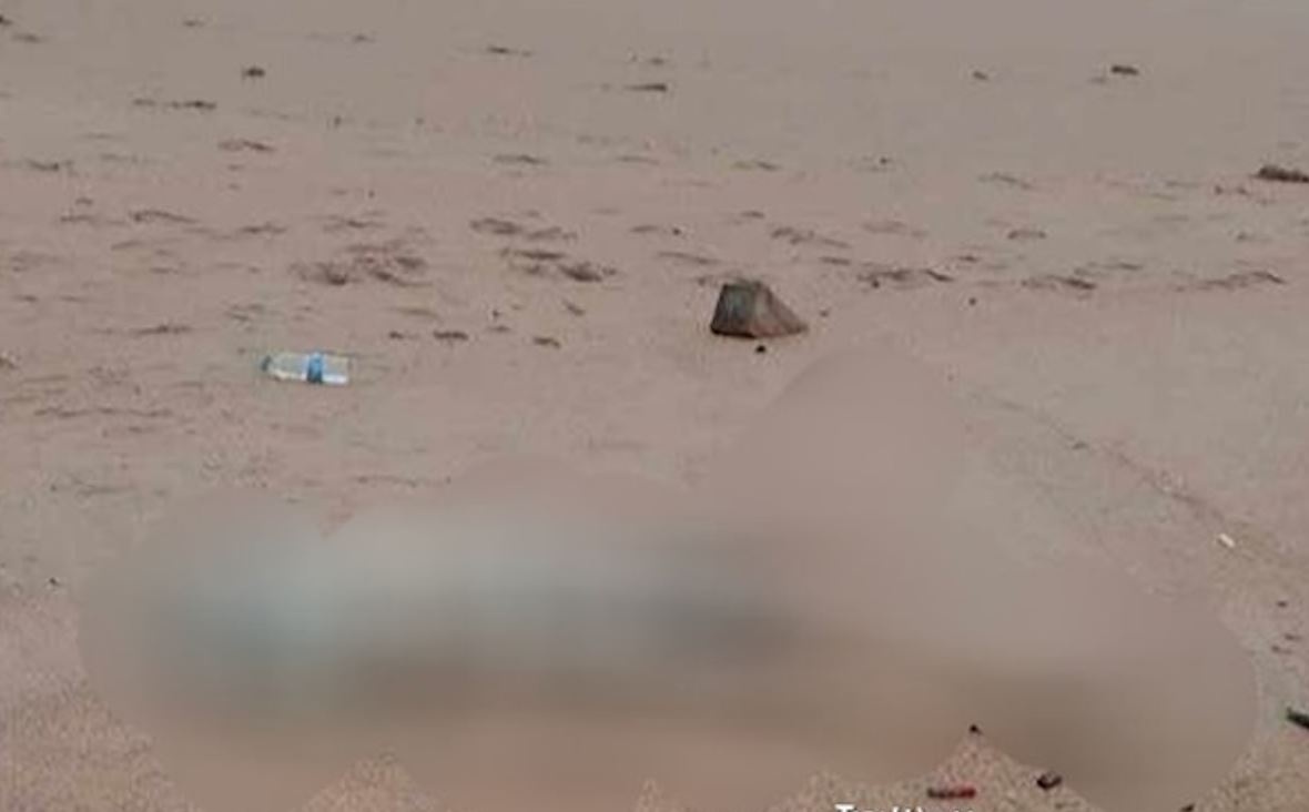 Thi the khong nguyen ven dat vao bo bien Phu Yen hinh anh