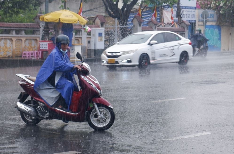 TP.HCM kha nang co mua lon vao chieu nay hinh anh