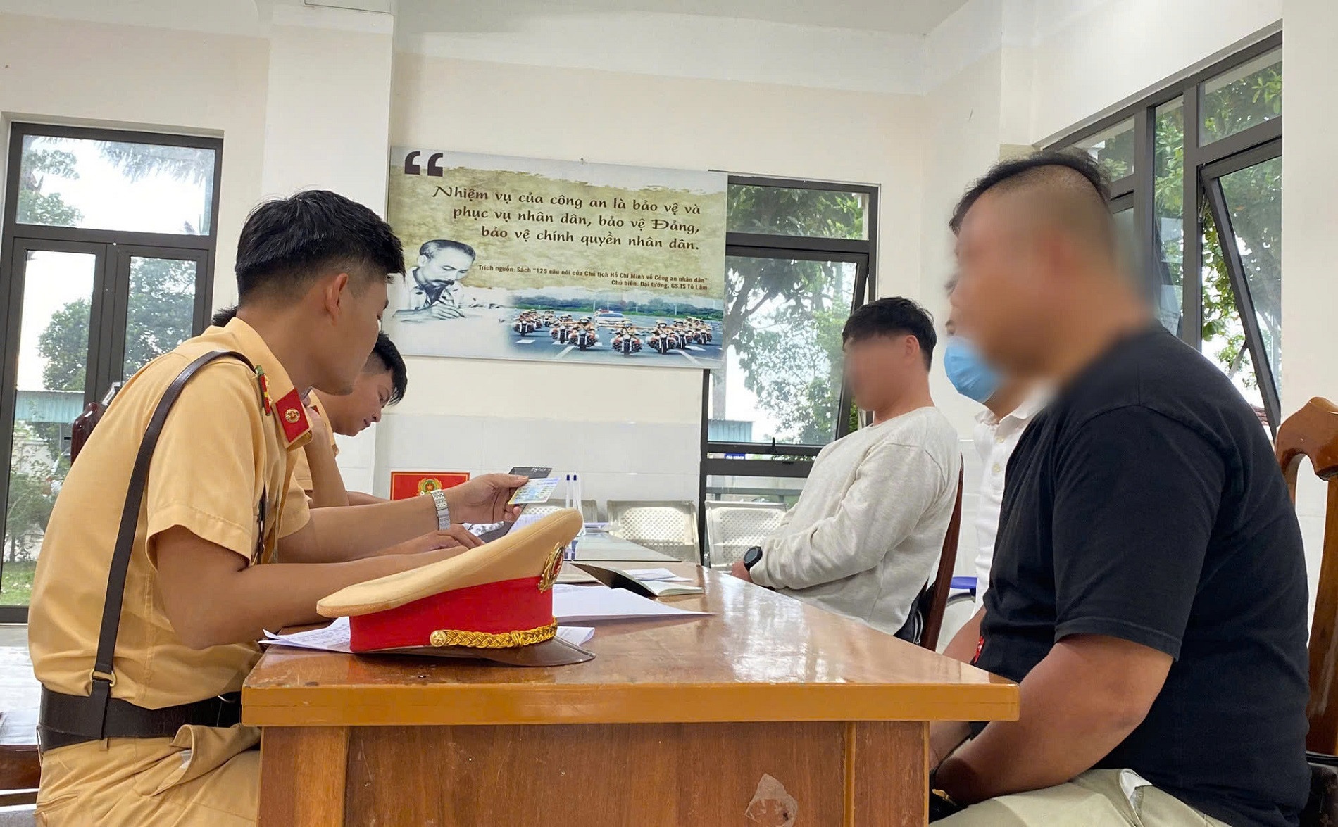 Han Quoc buong hai tay anh 1