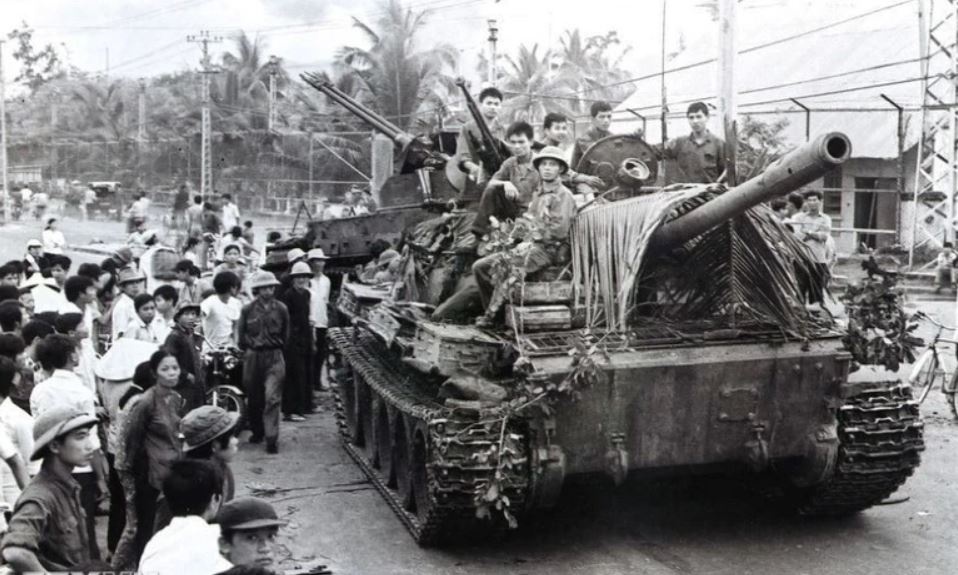 Ngay 2/4/1975: Giai phong thanh pho Nha Trang hinh anh