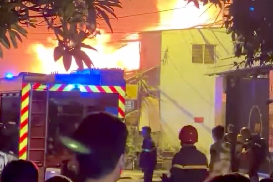 Hang xom bang hoang ke lai vu chay nha 3 nguoi chet o TP.HCM hinh anh