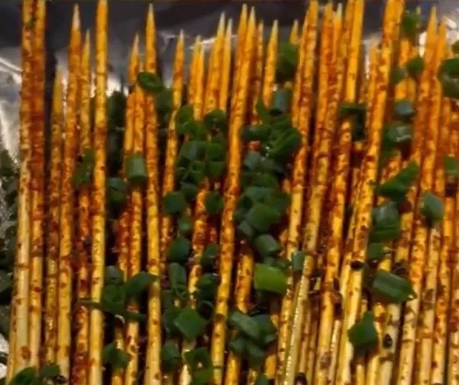 Nha hang Trung Quoc gay xon xao voi mon xien tre tam gia vi thit nuong hinh anh