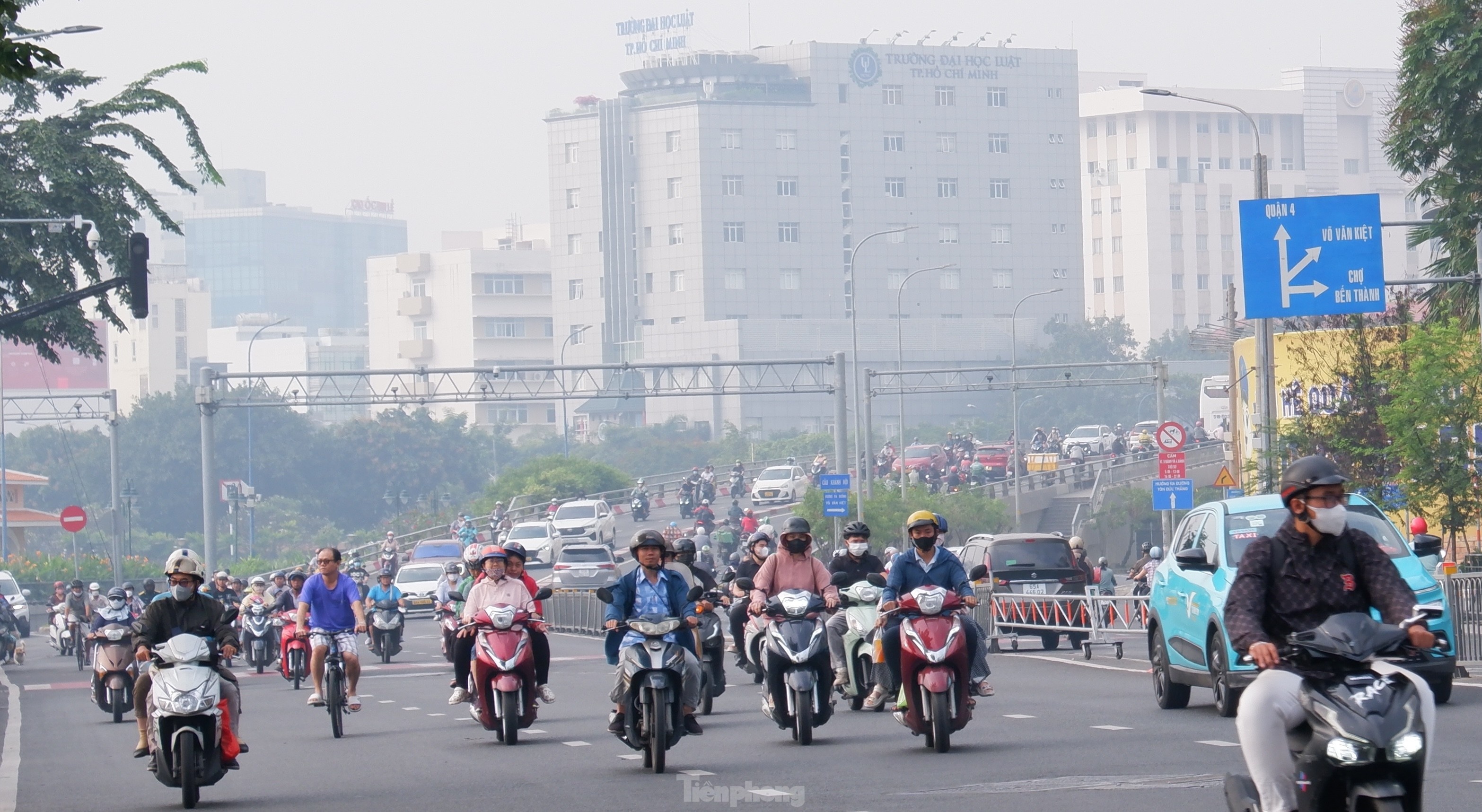 Cam duong TP.HCM 30/4 anh 1