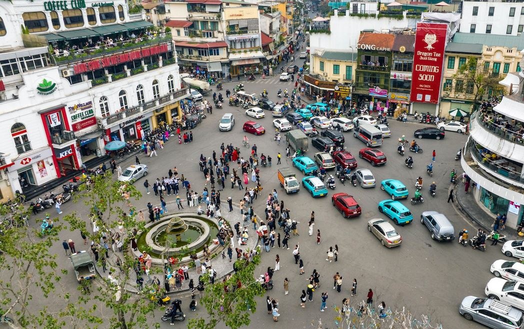 Dieu chinh thoi gian hoat dong pho di bo ho Guom dip Gio To, nghi 30/4 hinh anh