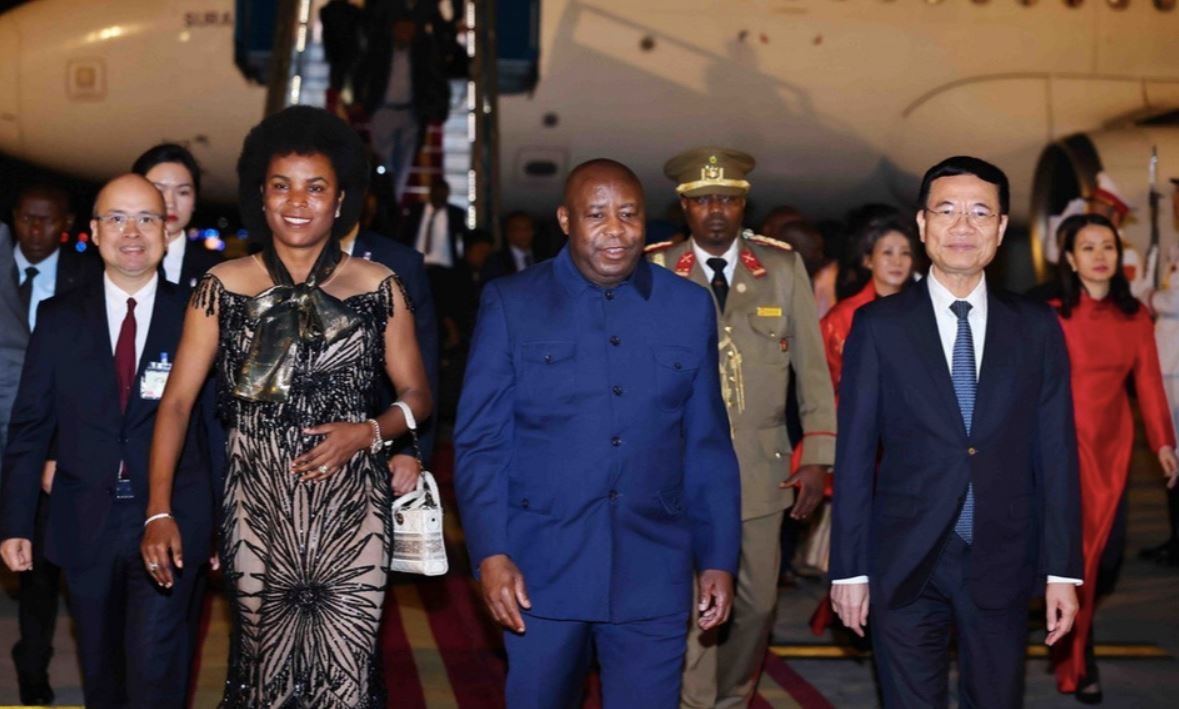 Tong thong Burundi den Ha Noi, bat dau chuyen tham chinh thuc Viet Nam hinh anh