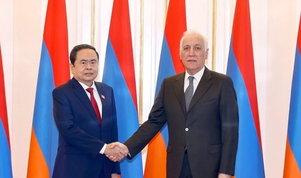 Chu tich Quoc hoi hoi kien Tong thong Armenia Vahagn Khachaturyan hinh anh